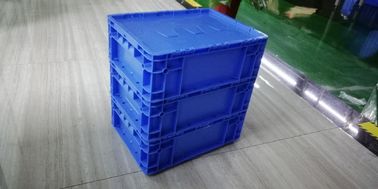 蝶番を付けられたふたのプラスチック貯蔵の戦闘状況表示板は転換を積み重ねる青い色を囲む