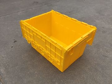 黄色いプラスチック収納用の箱は交通機関のために積み重なったふたを付けた